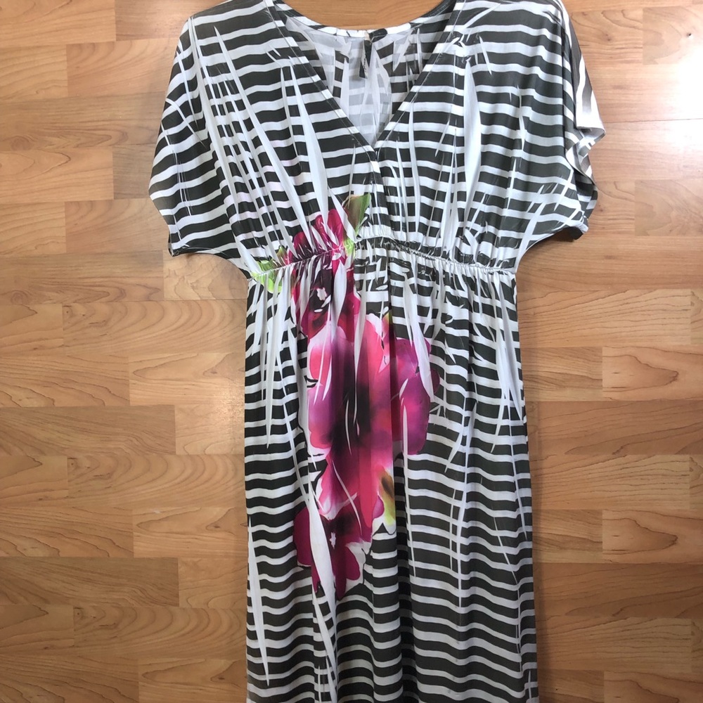 Mi Manchu Short Sleeve Super Deep V-Neck & Cinched Waist Dress w/floral Print